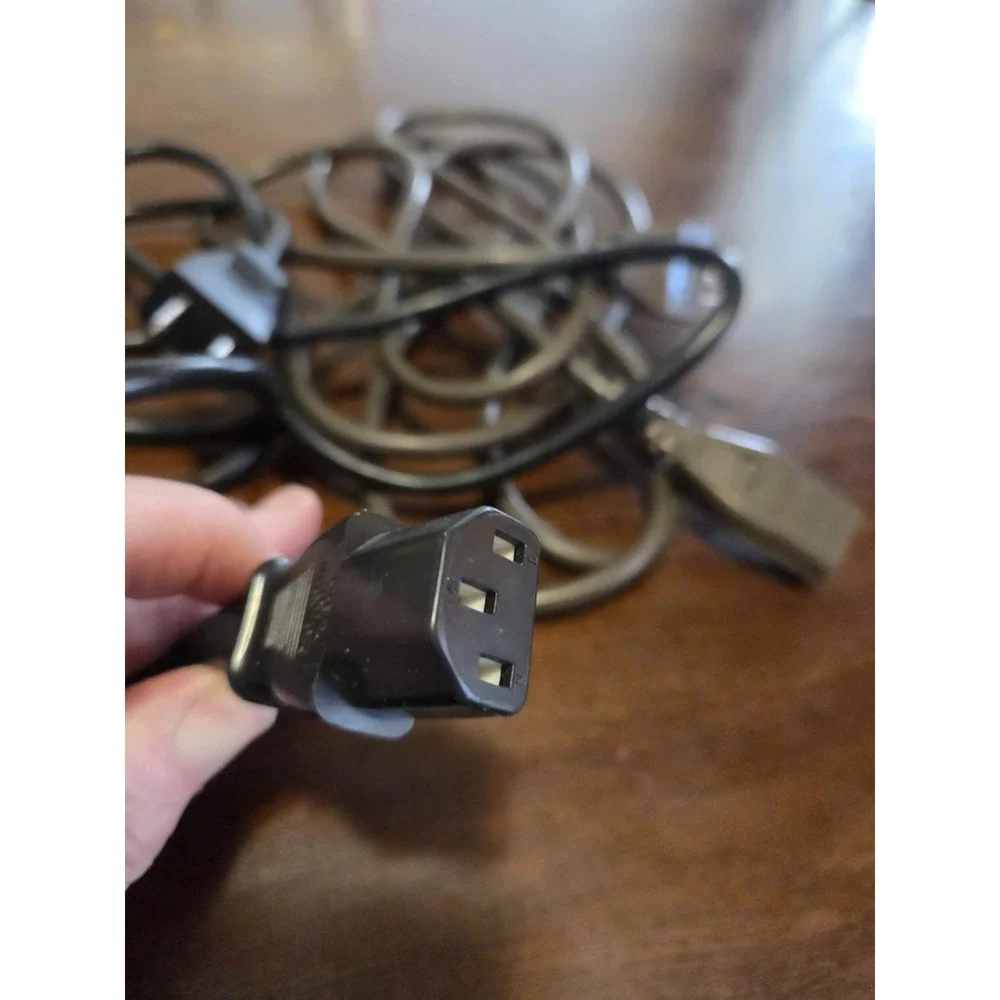 IEC 60320 C13 connector, often called a kettle lead or computer power cord, 2